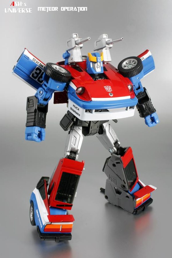 More Transformers New Masterpiece MP 19 Smokescreen Unboxing Up Close And Personal Image  (32 of 41)